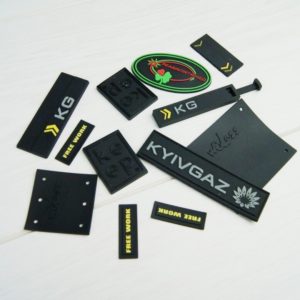 rezinovaya-pvh-etiketka-04